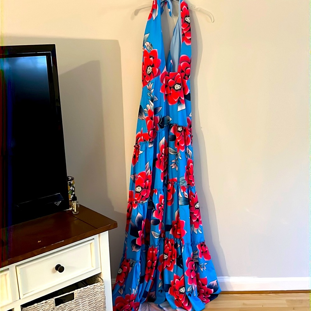 Long-crisscross backless  floral dress.